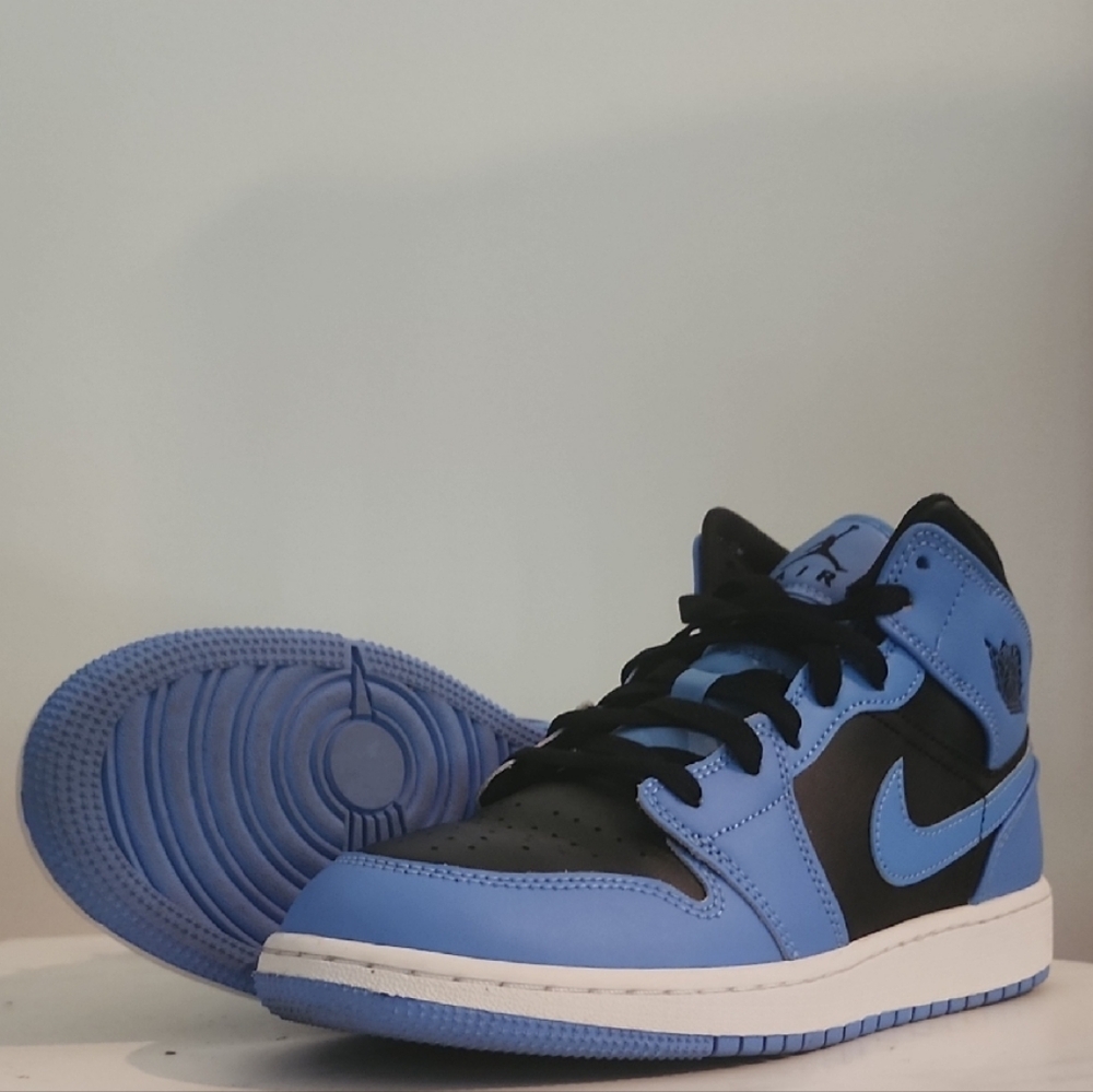 Jordan Air 1 Mid (GS) in Blue and Black